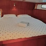 Botel Motor Yacht Amazone *