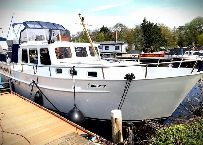 Motor Yacht Amazone 船上ホテル