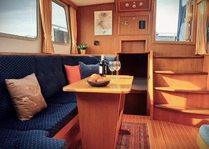 Motor Yacht Amazone 船上ホテル *