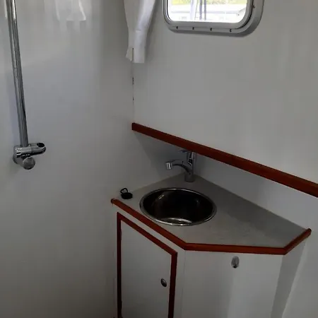 Motor Yacht Amazone Úszó hotel Amszterdam