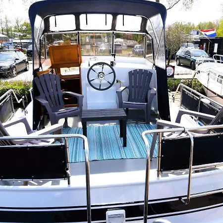 Motor Yacht Amazone ספינת מלון